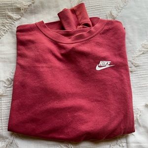 Nike women’s crew neck size medium